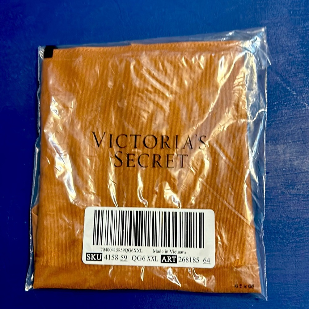 Body by Victoria Smoothing Shimmer Thong Shape Wear Panty